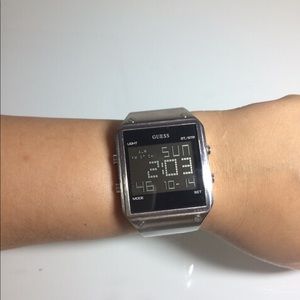 Digital watch! I haven’t box.